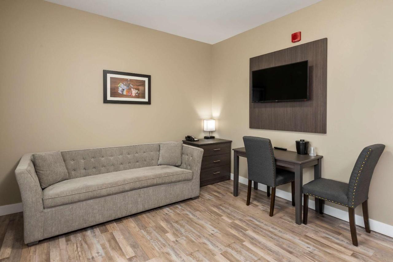 Econo Lodge City Centre Inn Prince George Esterno foto