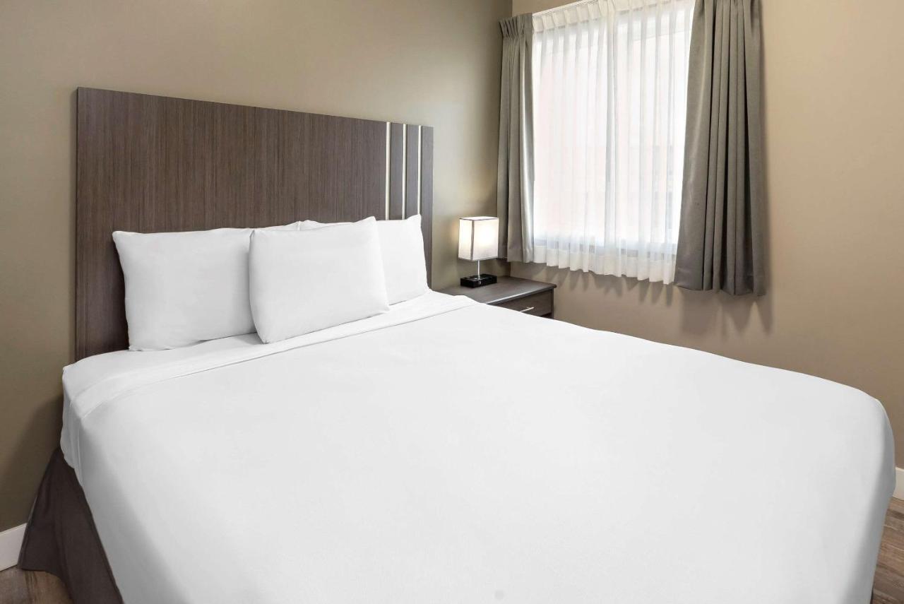 Econo Lodge City Centre Inn Prince George Esterno foto