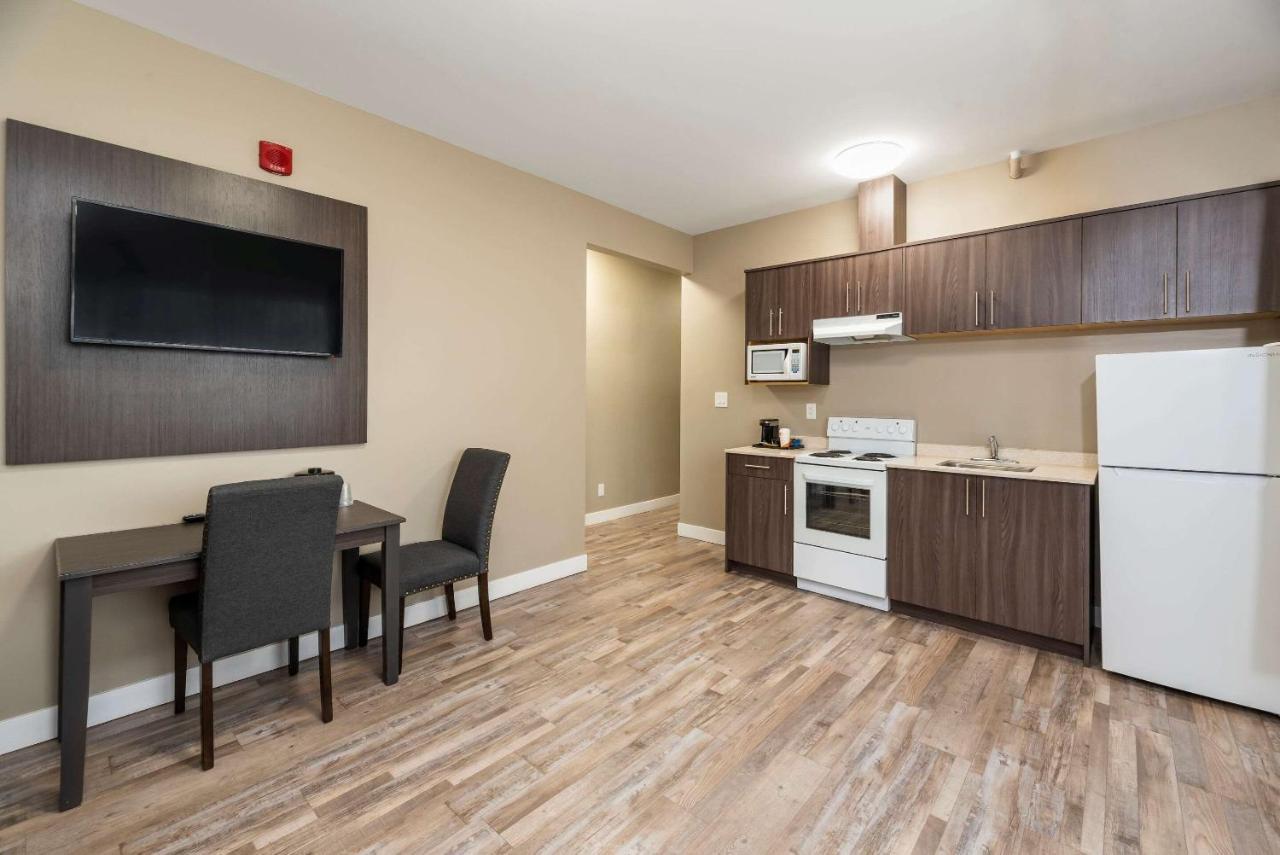 Econo Lodge City Centre Inn Prince George Esterno foto